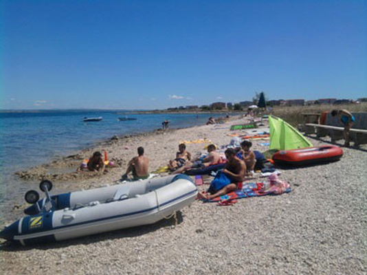 Plaža ispred parkinga